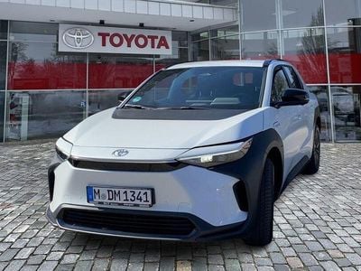 Gebraucht Toyota bZ4X Comfort 150 kW (204 PS) 2023 Platinumweiß perlef SUV