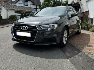Grau Gebraucht 2019 Audi A3 Design Kombi | 15.300 € (Superpreis)
