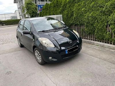 Second-hand Toyota Yaris 69 CP (50 kW) 2010 Negru Hatchback