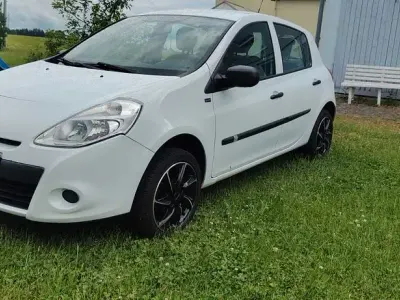 Gebraucht Renault Clio IV Expression 75 PS (55 kW) 2012 Weiß Limousine