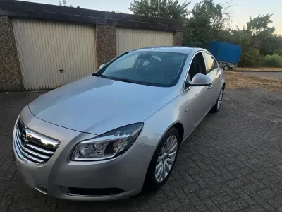 Gebraucht Opel Insignia 140 PS (102 kW) 2010 Silber Limousine