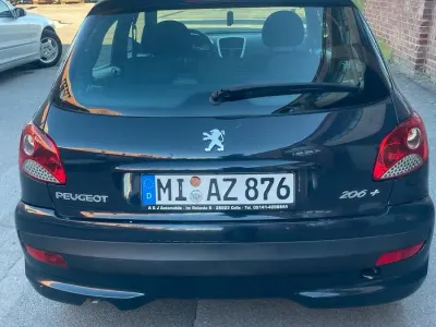 Gebraucht Peugeot 206+ 50 PS (36 kW) 2012 Schwarz Kleinwagen