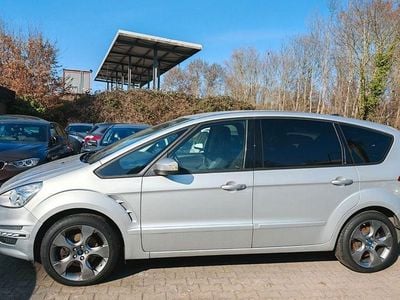 Gebraucht Ford S-MAX Champions Edition 140 PS (102 kW) 2013 Silber Van / Kleinbus