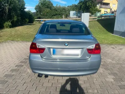 Gebraucht BMW 318 129 PS (94 kW) 2006 Silber Limousine