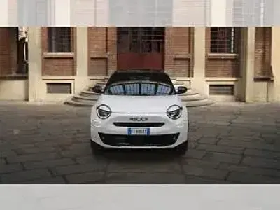 Neu Fiat 600 101 PS (74 kW) 2026 Weiß (gelato weiß/dach schwarz) SUV