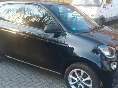 Begagnad Smart ForFour 70 HK (51 kW) 2016 Svart Halvkombi