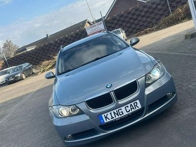 Gebraucht BMW 320 177 PS (130 kW) 2008 Blau Kombi