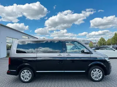 Gebraucht VW Multivan Generation Six 204 PS (150 kW) 2022 2farbenlackierung metallic Van / Kleinbus