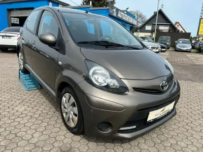 Second-hand Toyota Aygo Cool 68 CP (50 kW) 2014 Maro Hatchback