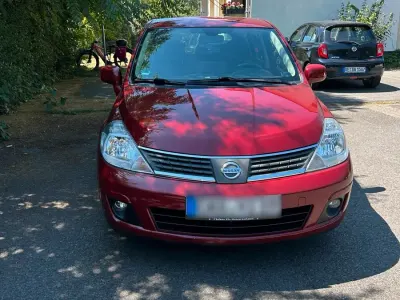 Gebraucht Nissan Tiida 81 PS (59 kW) 2008 Rot Kleinwagen