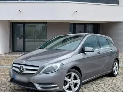 Gebraucht Mercedes B200 136 PS (100 kW) 2013 Grau Kleinwagen