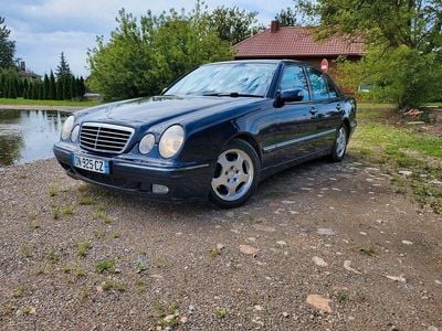 Mercedes E320