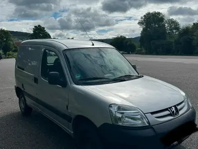 Gebraucht Peugeot Partner 90 PS (66 kW) 2004 Silber Van / Kleinbus