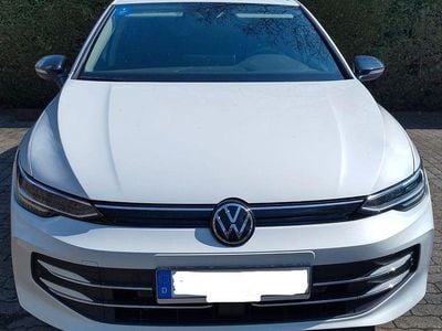 Second-hand VW Golf VIII Goal 116 CP (85 kW) 2025 Alb Break