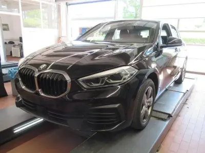 Gebraucht BMW 118 Advantage 136 PS (100 kW) 2022 Schwarz Kleinwagen