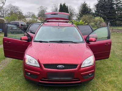 Brugt Ford Focus Ambiente 101 HK (74 kW) 2007 Rød Sedan