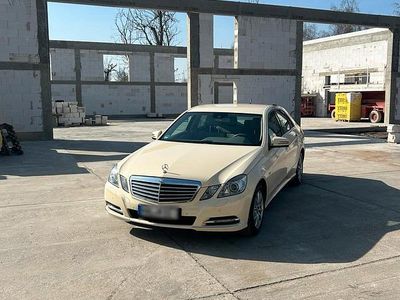 Usata Mercedes E200 136 CV (100 kW) 2011 Giallo Berlina