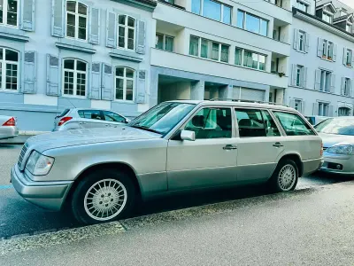 Gebraucht Mercedes E300 147 PS (108 kW) 1996 Silber Kombi