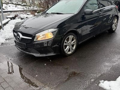 Gebraucht Mercedes A200 156 PS (114 kW) 2015 Schwarz Limousine