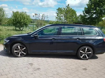 Gebraucht VW Passat Trendline 120 PS (88 kW) 2016 Schwarz Kombi
