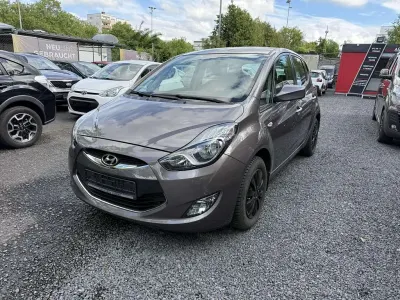Gebraucht Hyundai ix20 Classic 90 PS (66 kW) 2013 Cashmere brown / mic Kleinwagen