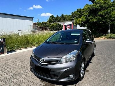 Gebraucht Toyota Yaris 2013 Grau Kleinwagen