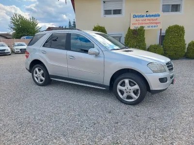 Gebraucht Mercedes ML320 224 PS (164 kW) 2005 Silber SUV