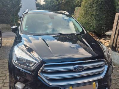 Gebraucht Ford Kuga Titanium 150 PS (110 kW) 2018 Schwarz SUV
