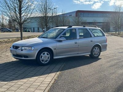 Gebraucht Opel Vectra Comfort 125 PS (91 kW) 2001 Silber Kombi