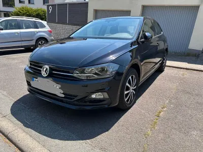 Gebraucht VW Polo Comfortline 95 PS (69 kW) 2018 Schwarz Kleinwagen