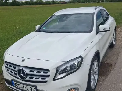 Gebraucht Mercedes GLA250 211 PS (155 kW) 2019 Weiß SUV