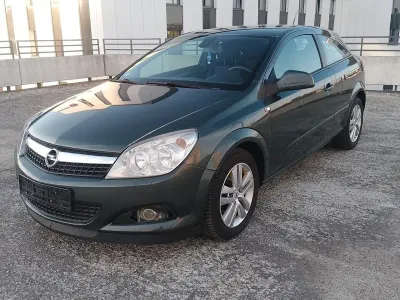 Brugt Opel Astra GTC 116 HK (85 kW) 2010 Grøn Sedan