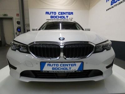 Weiß Gebraucht 2021 BMW 318 Advantage Kombi | 17.900 € (Fairer Preis)