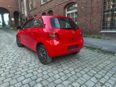 Brugt Toyota Yaris 87 HK (63 kW) 2006 Rød Hatchback