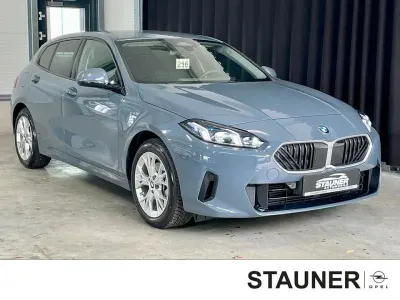 Gebraucht BMW 118 Shadowline 150 PS (110 kW) 2024 Storm bay metallic Limousine
