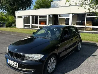 Gebraucht BMW 116 122 PS (89 kW) 2008 Schwarz Kleinwagen