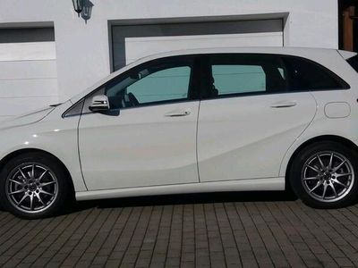 Mercedes B200