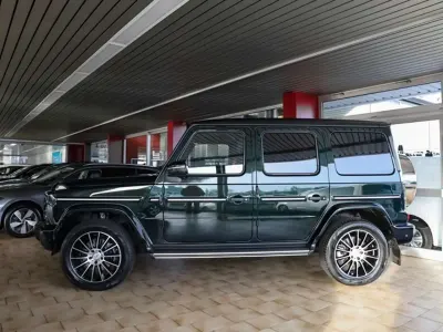Gebraucht Mercedes G400 330 PS (242 kW) 2024 Smaragdgruen metallic SUV