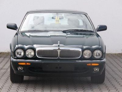 Usata Jaguar XJ Sovereign 284 CV (208 kW) 2001 Verde Berlina