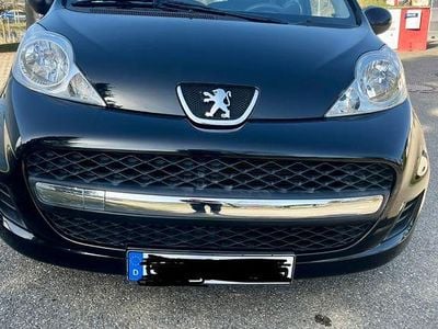 Gebraucht Peugeot 107 Filou 68 PS (50 kW) 2011 Schwarz Kleinwagen