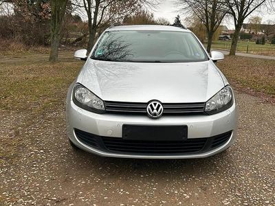Gebraucht VW Golf VI 105 PS (77 kW) 2010 Silber Kleinwagen