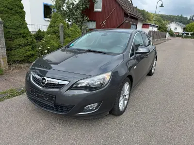Gebraucht Opel Astra 179 PS (131 kW) 2011 Limousine