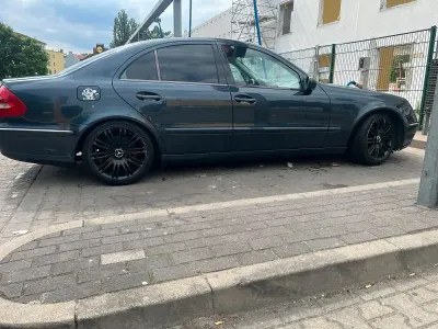 Gebraucht Mercedes E280 190 PS (139 kW) 2005 Andere farben Limousine