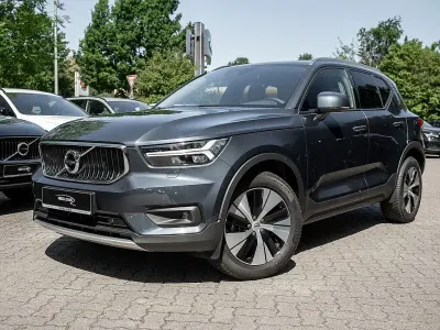 Gebraucht Volvo XC40 Momentum 163 PS (119 kW) 2022 Blau SUV