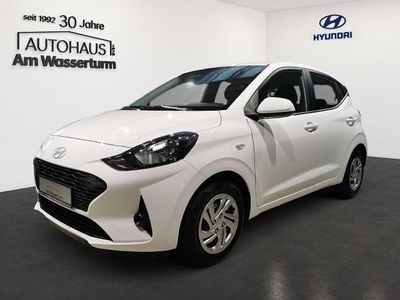 Gebraucht Hyundai i10 Select 63 PS (46 kW) 2024 Atlas white / sol (weiss) Kleinwagen