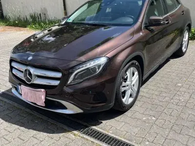 Gebraucht Mercedes GLA180 Urban 109 PS (80 kW) 2016 Braun SUV