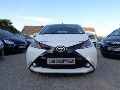 Second-hand Toyota Aygo 69 CP (50 kW) 2015 Alb Hatchback