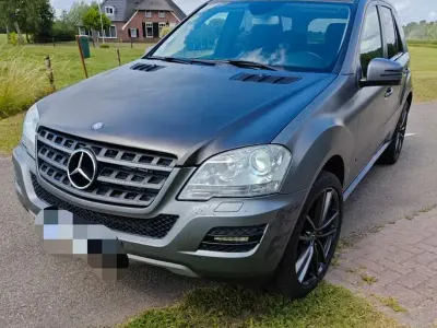 Gebraucht Mercedes ML350 231 PS (169 kW) 2010 Grau SUV