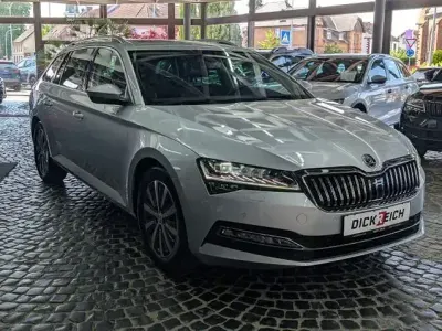 Gebraucht Skoda Superb 150 PS (110 kW) 2022 Brilliantsilber metallic Kombi