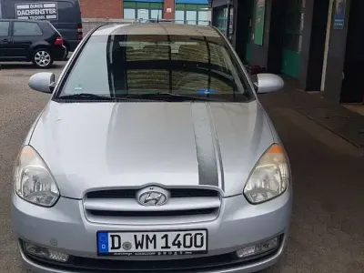 Gebraucht Hyundai Accent 97 PS (71 kW) 2007 Silber Limousine